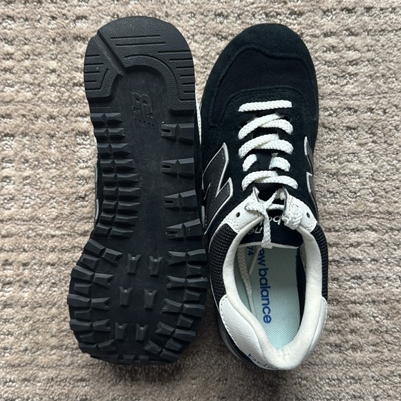 New Balance 574 tennis shoes - Picture 8 of 8